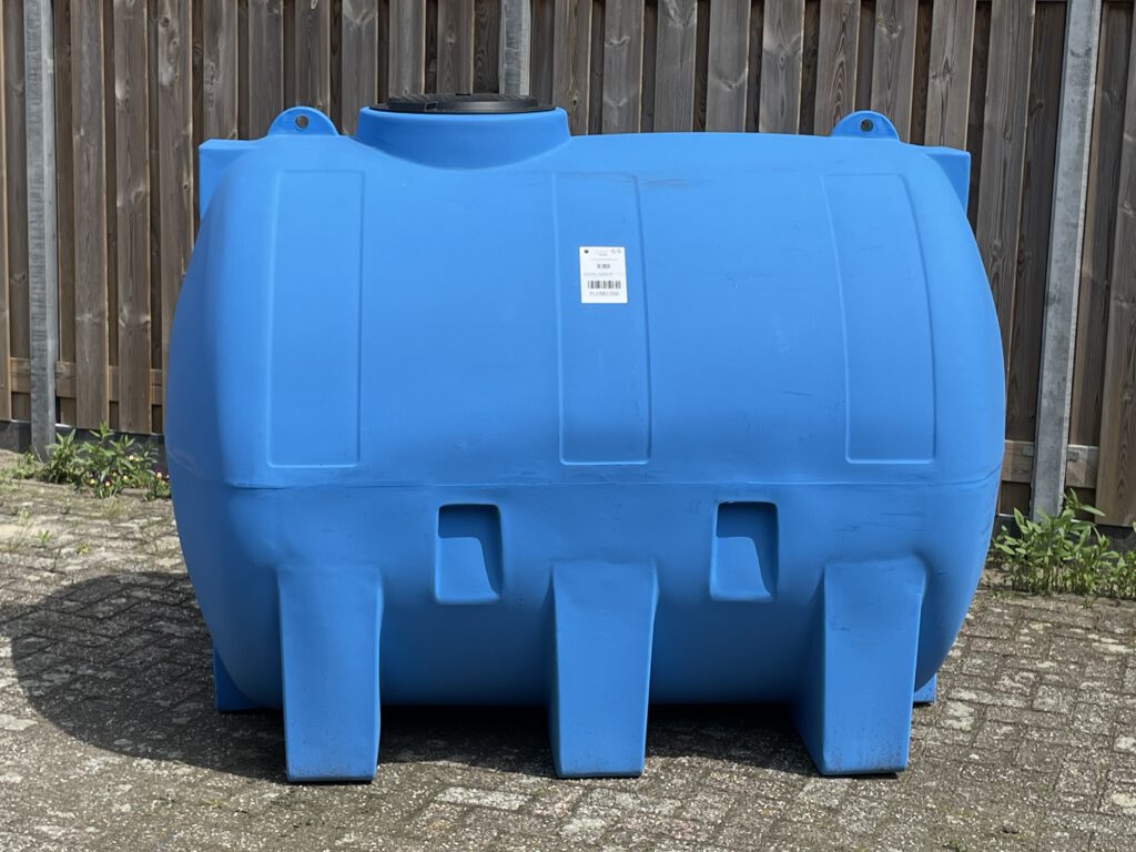 Horizontale 3000 liter tank.