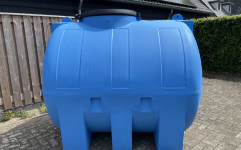 Horizontale 5000 liter watertank.